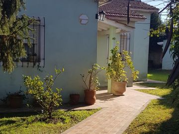 Casa en calle Carlos Pellegrini a metros de Carrefour