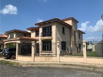 VENDO CASA CONDADO DEL REY CASA EN PASEO DORADO 4REC