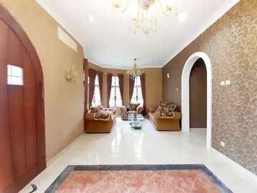 RUMAH MEWAH DALAM PERUMAHAN ELITE DI MAGUWOHARJO