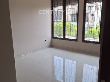 Rumah Bagus 2 Lantai Siap Huni Di Cluster Simpruk Lippo Cikarang