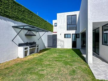 Casa en venta en Metepec de 4 habitaciones y 128m2 de jardín
