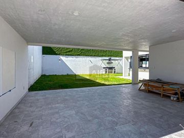 Casa en venta en Metepec de 4 habitaciones y 128m2 de jardín