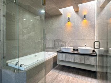 Casa en venta en Metepec de 4 habitaciones y 128m2 de jardín