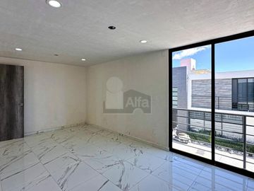 Casa en venta en Metepec de 4 habitaciones y 128m2 de jardín