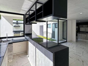 Casa en venta en Metepec de 4 habitaciones y 128m2 de jardín