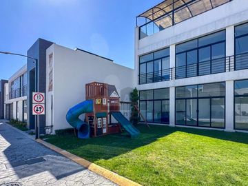 Casa en venta en Metepec de 4 habitaciones y 128m2 de jardín