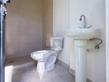 Casa en venta en Metepec de 4 habitaciones y 128m2 de jardín
