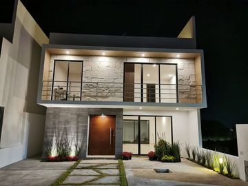 CASA VENTA JURIQUILLA QUERETARO CON ROOF GARDEN