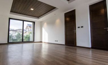 5BR Luxury House for Sale in McKinley Hill, Taguig