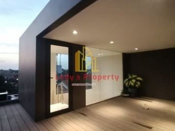 Townhouse mewah desain menarik bebas banjir di pesangrahan