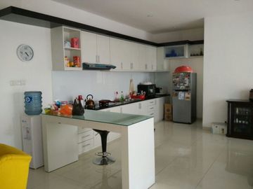 Townhouse Strategis Luas ada Kolam Renang Lebak Bulus Jakarta