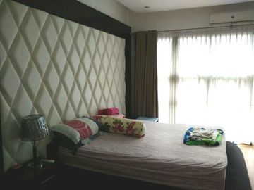 Townhouse Strategis Luas ada Kolam Renang Lebak Bulus Jakarta