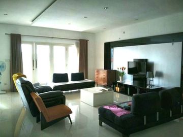 Townhouse Strategis Luas ada Kolam Renang Lebak Bulus Jakarta