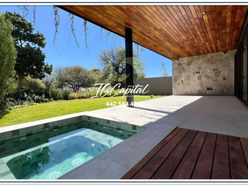 RESIDENCIA en Altozano  -Jardín con Jacuzzi con una vista a la reserva - RIO