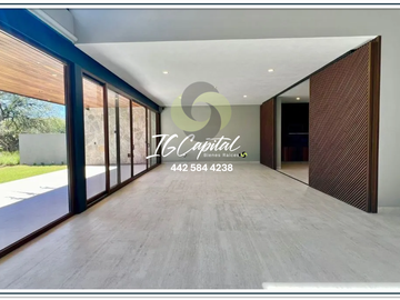 RESIDENCIA en Altozano  -Jardín con Jacuzzi con una vista a la reserva - RIO