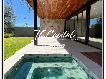 RESIDENCIA en Altozano  -Jardín con Jacuzzi con una vista a la reserva - RIO
