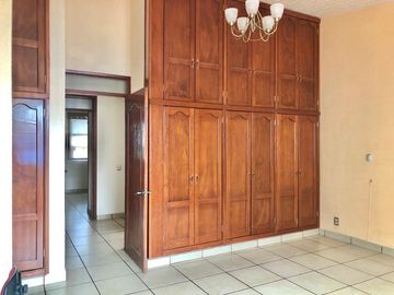 Venta de casa super ubicada a espaldas de plaza Morelia, cerca de las Américas