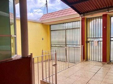 Venta de casa super ubicada a espaldas de plaza Morelia, cerca de las Américas