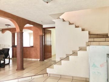Venta de casa super ubicada a espaldas de plaza Morelia, cerca de las Américas