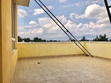 Venta de casa super ubicada a espaldas de plaza Morelia, cerca de las Américas