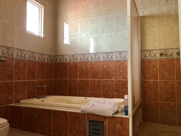 Venta de casa super ubicada a espaldas de plaza Morelia, cerca de las Américas