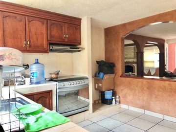 Venta de casa super ubicada a espaldas de plaza Morelia, cerca de las Américas