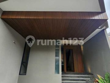 Rumah 3 Lantai Lengkap Sky Terrace di Kawasan Strategis Kemang
