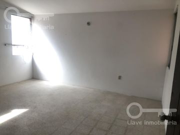 Venta de Casa de 2 Niveles en Calle Colima, Col. Petrolera, Coatzacoalcos, Veracruz.