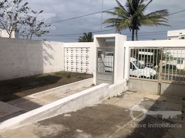 Venta de Casa de 2 Niveles en Calle Colima, Col. Petrolera, Coatzacoalcos, Veracruz.
