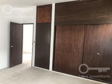 Venta de Casa de 2 Niveles en Calle Colima, Col. Petrolera, Coatzacoalcos, Veracruz.