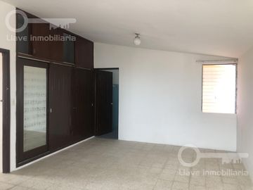 Venta de Casa de 2 Niveles en Calle Colima, Col. Petrolera, Coatzacoalcos, Veracruz.