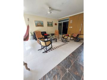 VENTA DE CASA DE DOS PISOS EN LA CASTELLANA DE MONTERA