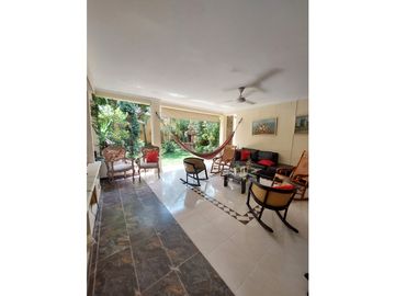 VENTA DE CASA DE DOS PISOS EN LA CASTELLANA DE MONTERA