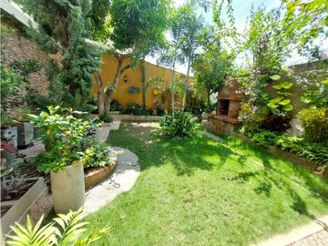 VENTA DE CASA DE DOS PISOS EN LA CASTELLANA DE MONTERA