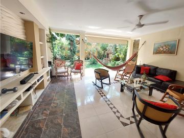 VENTA DE CASA DE DOS PISOS EN LA CASTELLANA DE MONTERA