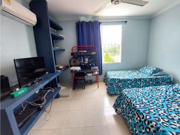 VENTA DE CASA DE DOS PISOS EN LA CASTELLANA DE MONTERA