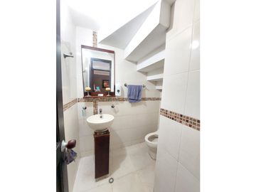 VENTA DE CASA DE DOS PISOS EN LA CASTELLANA DE MONTERA