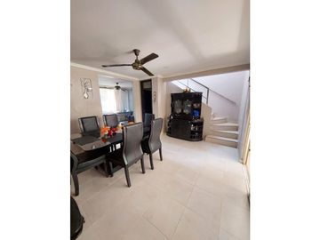 VENTA DE CASA DE DOS PISOS EN LA CASTELLANA DE MONTERA