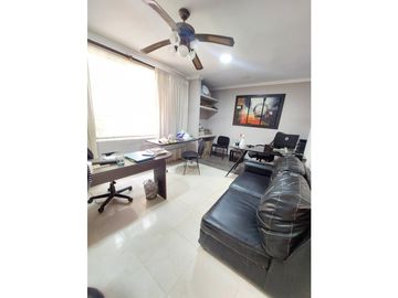 VENTA DE CASA DE DOS PISOS EN LA CASTELLANA DE MONTERA