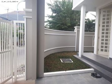 RUMAH GRESS SUTOREJO TIMUR Hadap Selatan-Barat