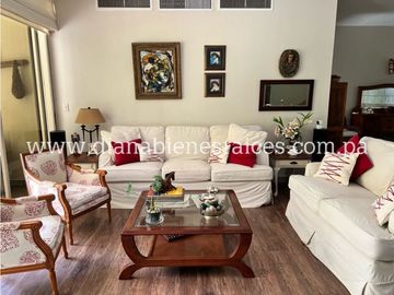 Se vende hermosa casa en Clayton