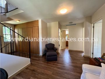 Se vende hermosa casa en Clayton