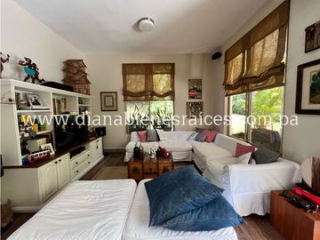 Se vende hermosa casa en Clayton