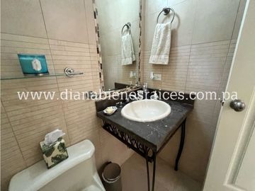 Se vende hermosa casa en Clayton