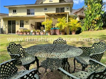 Se vende hermosa casa en Clayton
