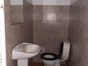 Galpon en venta CON 3 LOCALES Y OFICINAS