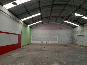 Galpon en venta CON 3 LOCALES Y OFICINAS