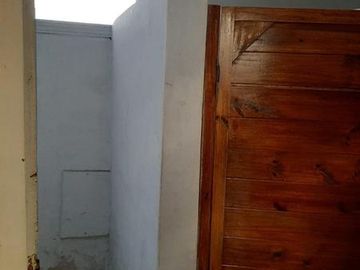 Galpon en venta CON 3 LOCALES Y OFICINAS