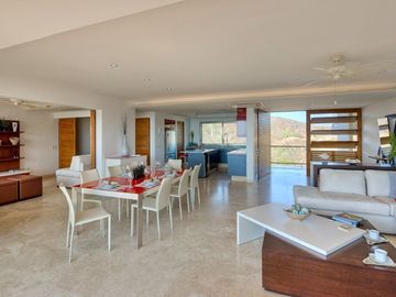 Penthouse vista al mar con club de playa y restaurante, 4 albercas, gimnasio
