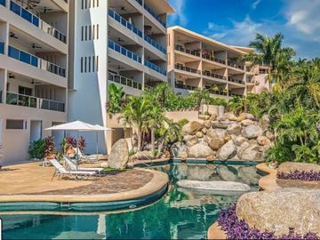 Penthouse vista al mar con club de playa y restaurante, 4 albercas, gimnasio
